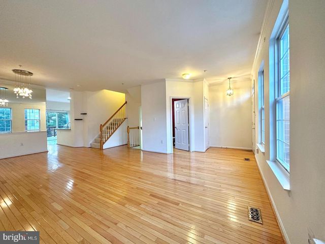 114 LONGPOINT WAY, Gaithersburg, MD 20878
