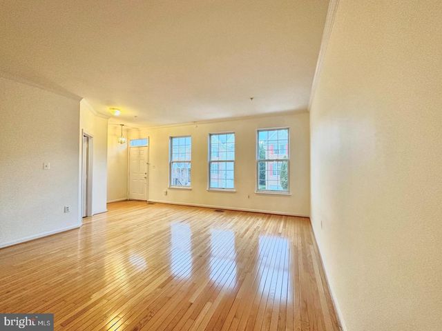 114 LONGPOINT WAY, Gaithersburg, MD 20878
