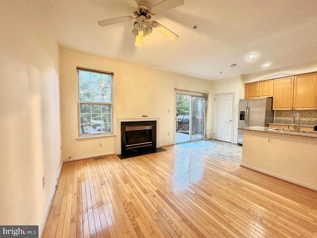114 LONGPOINT WAY, Gaithersburg, MD 20878