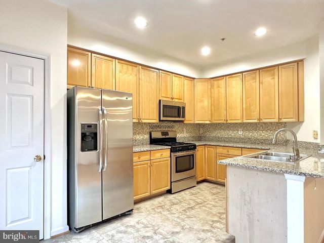 114 LONGPOINT WAY, Gaithersburg, MD 20878