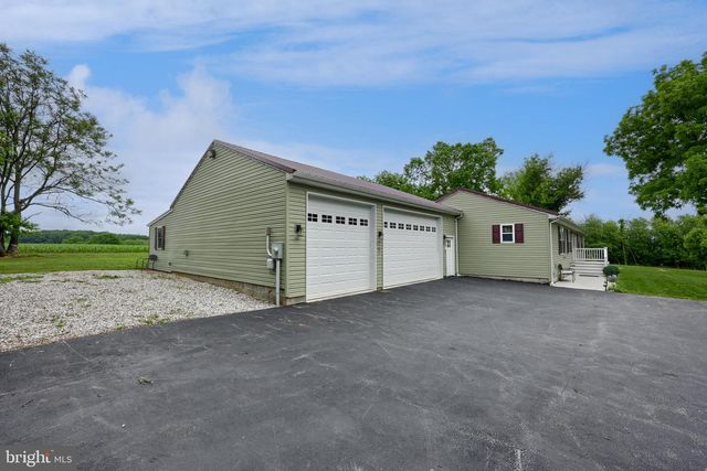 1025 WHITE OAK RD, Windsor, PA 17366
