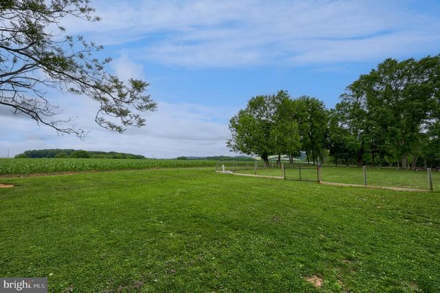 1025 WHITE OAK RD, Windsor, PA 17366