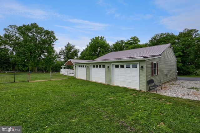 1025 WHITE OAK RD, Windsor, PA 17366