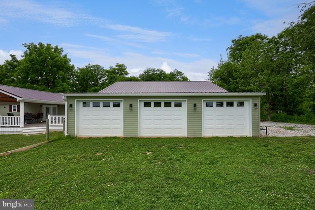 1025 WHITE OAK RD, Windsor, PA 17366
