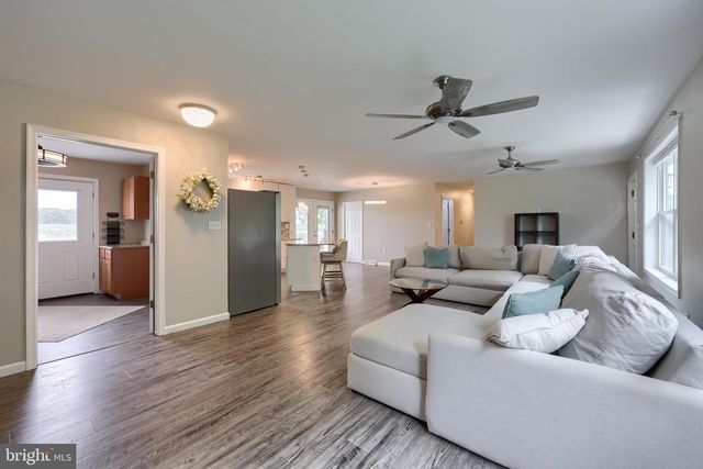 1025 WHITE OAK RD, Windsor, PA 17366