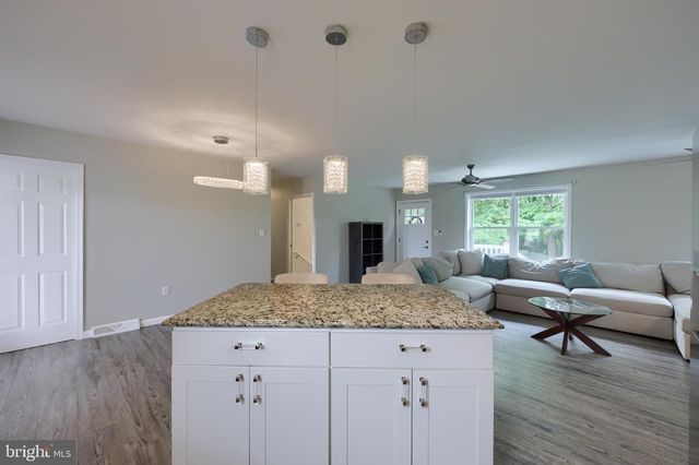 1025 WHITE OAK RD, Windsor, PA 17366