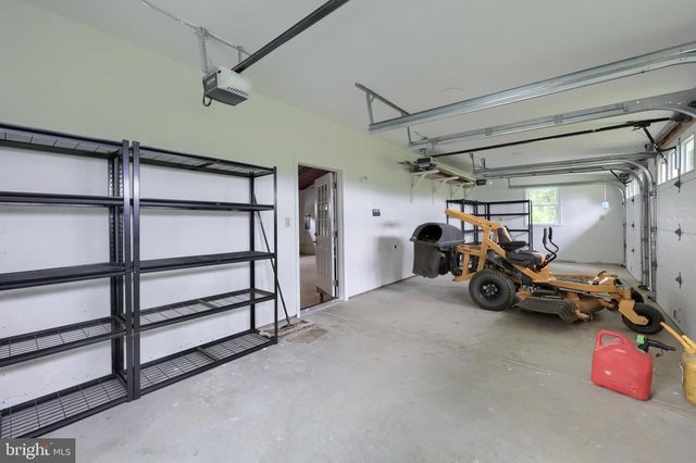 1025 WHITE OAK RD, Windsor, PA 17366