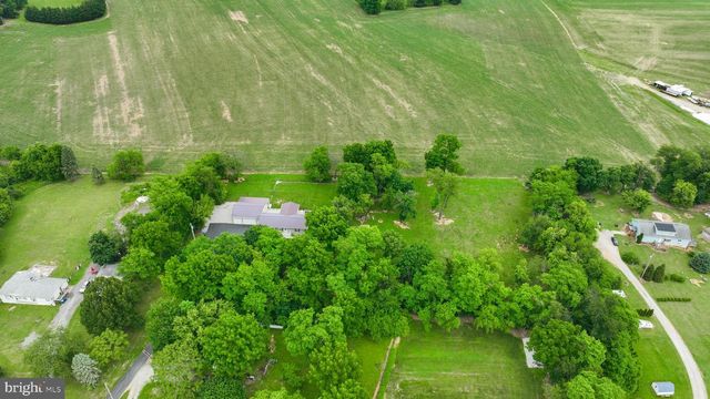 1025 WHITE OAK RD, Windsor, PA 17366