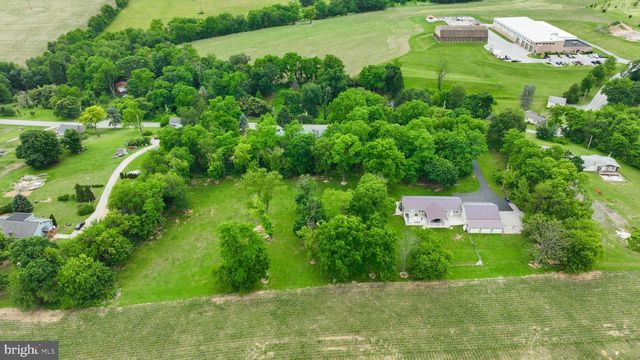 1025 WHITE OAK RD, Windsor, PA 17366