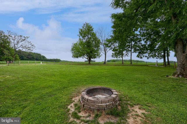 1025 WHITE OAK RD, Windsor, PA 17366