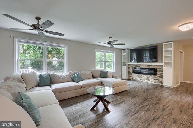 1025 WHITE OAK RD, Windsor, PA 17366
