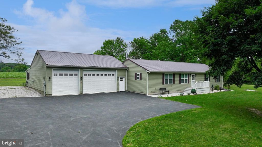 1025 WHITE OAK RD, Windsor, PA 17366