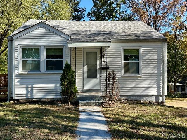 7121 Lamont Drive, Flordell Hills, MO 63136