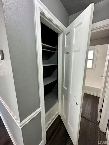 7121 Lamont Drive, Flordell Hills, MO 63136