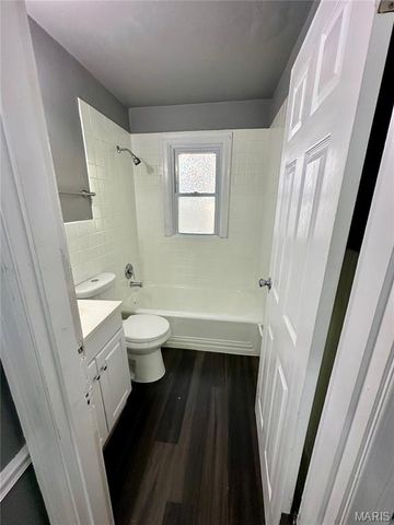 7121 Lamont Drive, Flordell Hills, MO 63136