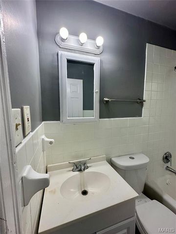 7121 Lamont Drive, Flordell Hills, MO 63136