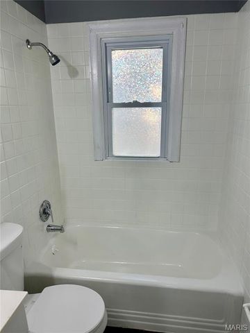 7121 Lamont Drive, Flordell Hills, MO 63136