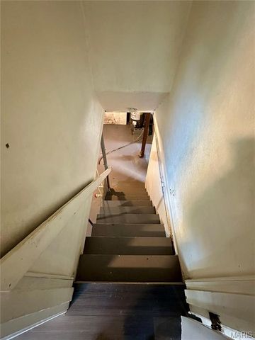 7121 Lamont Drive, Flordell Hills, MO 63136