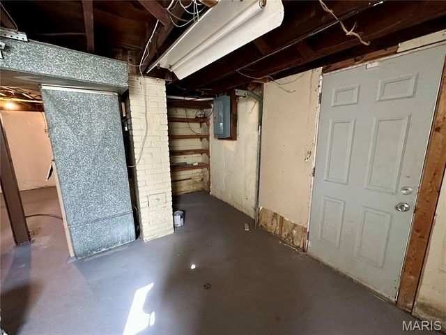 7121 Lamont Drive, Flordell Hills, MO 63136