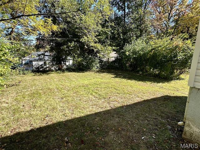 7121 Lamont Drive, Flordell Hills, MO 63136