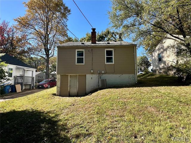 7121 Lamont Drive, Flordell Hills, MO 63136