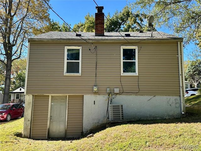 7121 Lamont Drive, Flordell Hills, MO 63136