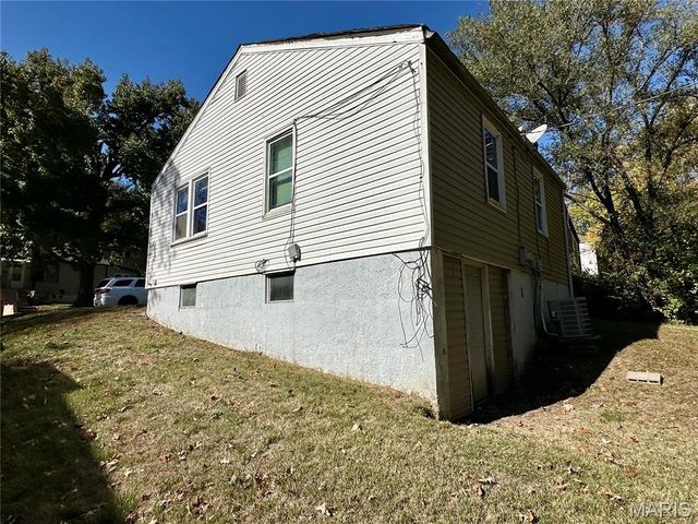 7121 Lamont Drive, Flordell Hills, MO 63136