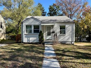 7121 Lamont Drive, Flordell Hills, MO 63136