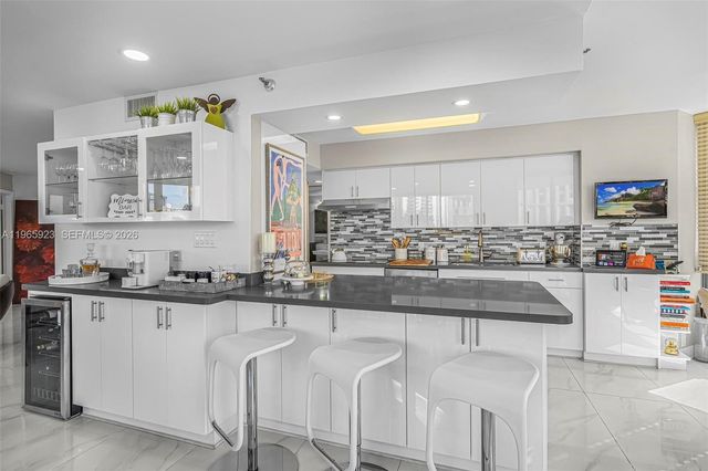 3500 Mystic Pointe Dr 604, Aventura, FL 33180