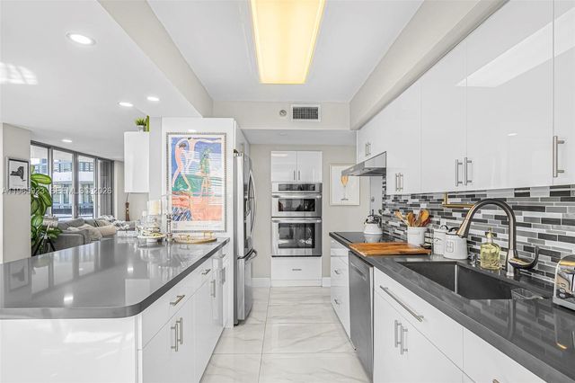 3500 Mystic Pointe Dr 604, Aventura, FL 33180