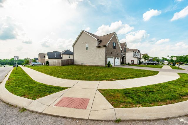 1377 Wentworth Dr, Gallatin, TN 37066