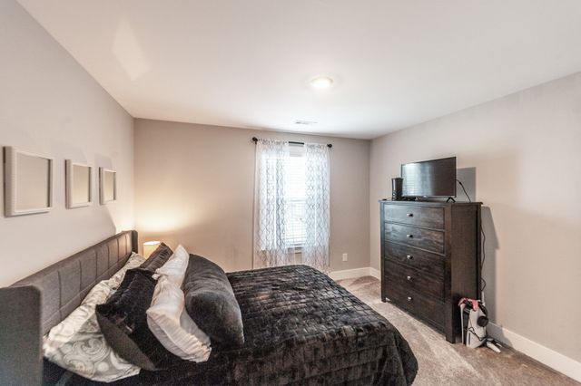 1377 Wentworth Dr, Gallatin, TN 37066