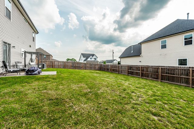 1377 Wentworth Dr, Gallatin, TN 37066