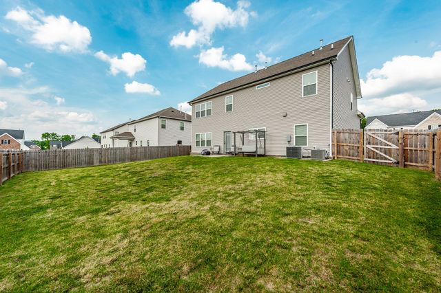 1377 Wentworth Dr, Gallatin, TN 37066