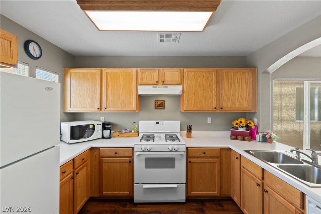 6714 Catoctin Avenue, Las Vegas, NV 89139 — photo 5