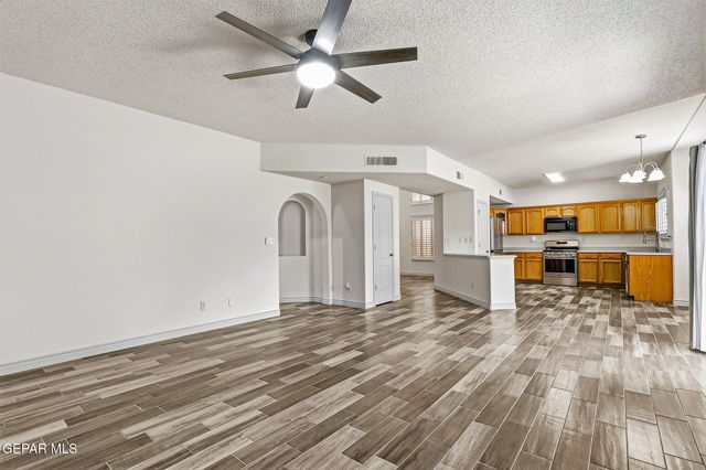 7349 PRICKLEY PEAR Drive, El Paso, TX 79912