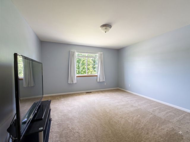 250 Sparrow Drive, Woodstock, IL 60098