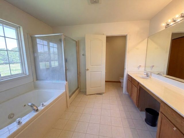250 Sparrow Drive, Woodstock, IL 60098