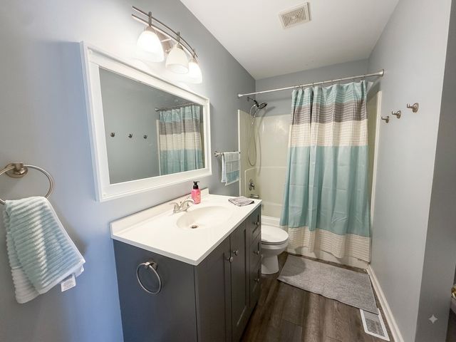 250 Sparrow Drive, Woodstock, IL 60098
