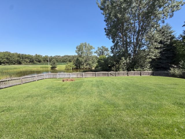 250 Sparrow Drive, Woodstock, IL 60098