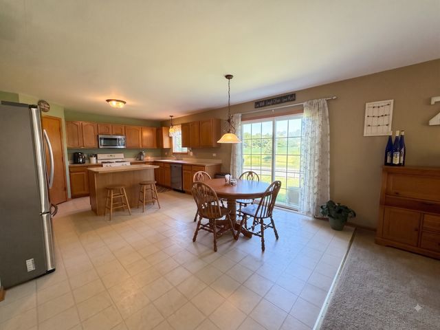 250 Sparrow Drive, Woodstock, IL 60098