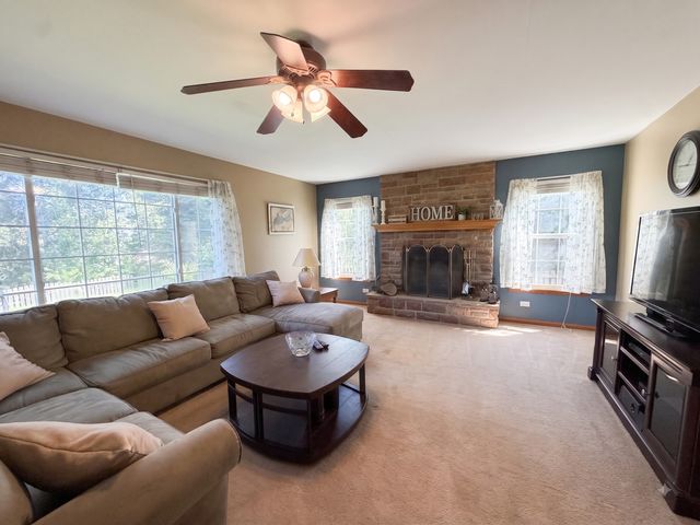250 Sparrow Drive, Woodstock, IL 60098
