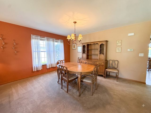 250 Sparrow Drive, Woodstock, IL 60098
