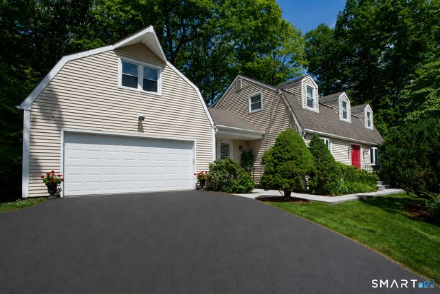 26 Rushleigh Road, West Hartford, CT 06117