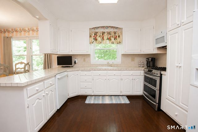 26 Rushleigh Road, West Hartford, CT 06117