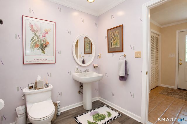 26 Rushleigh Road, West Hartford, CT 06117