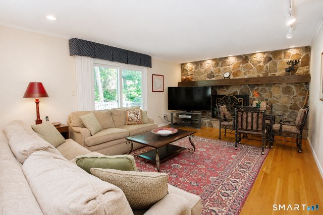 26 Rushleigh Road, West Hartford, CT 06117