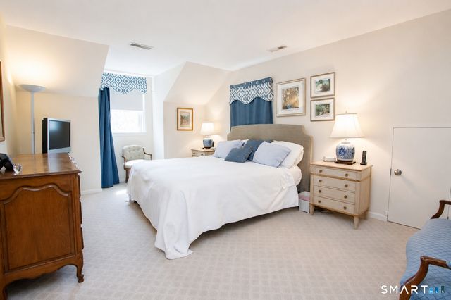 26 Rushleigh Road, West Hartford, CT 06117