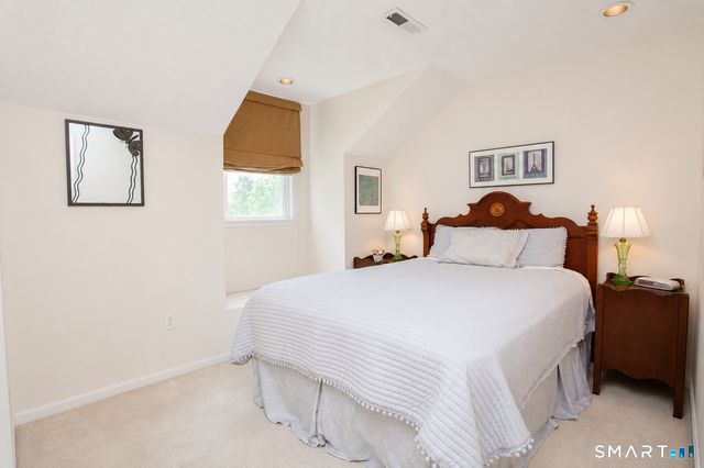 26 Rushleigh Road, West Hartford, CT 06117