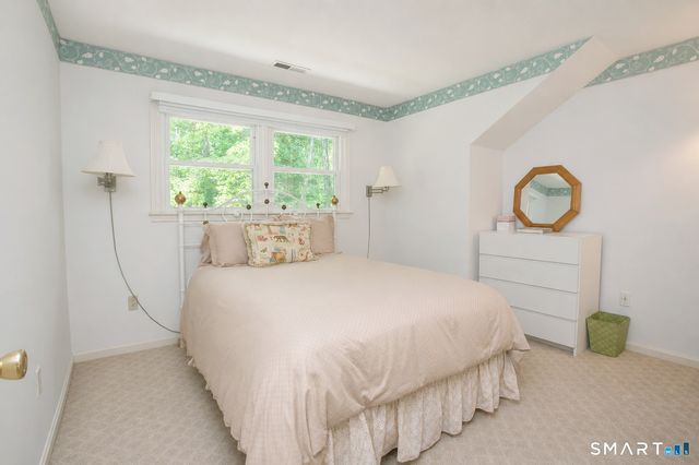 26 Rushleigh Road, West Hartford, CT 06117